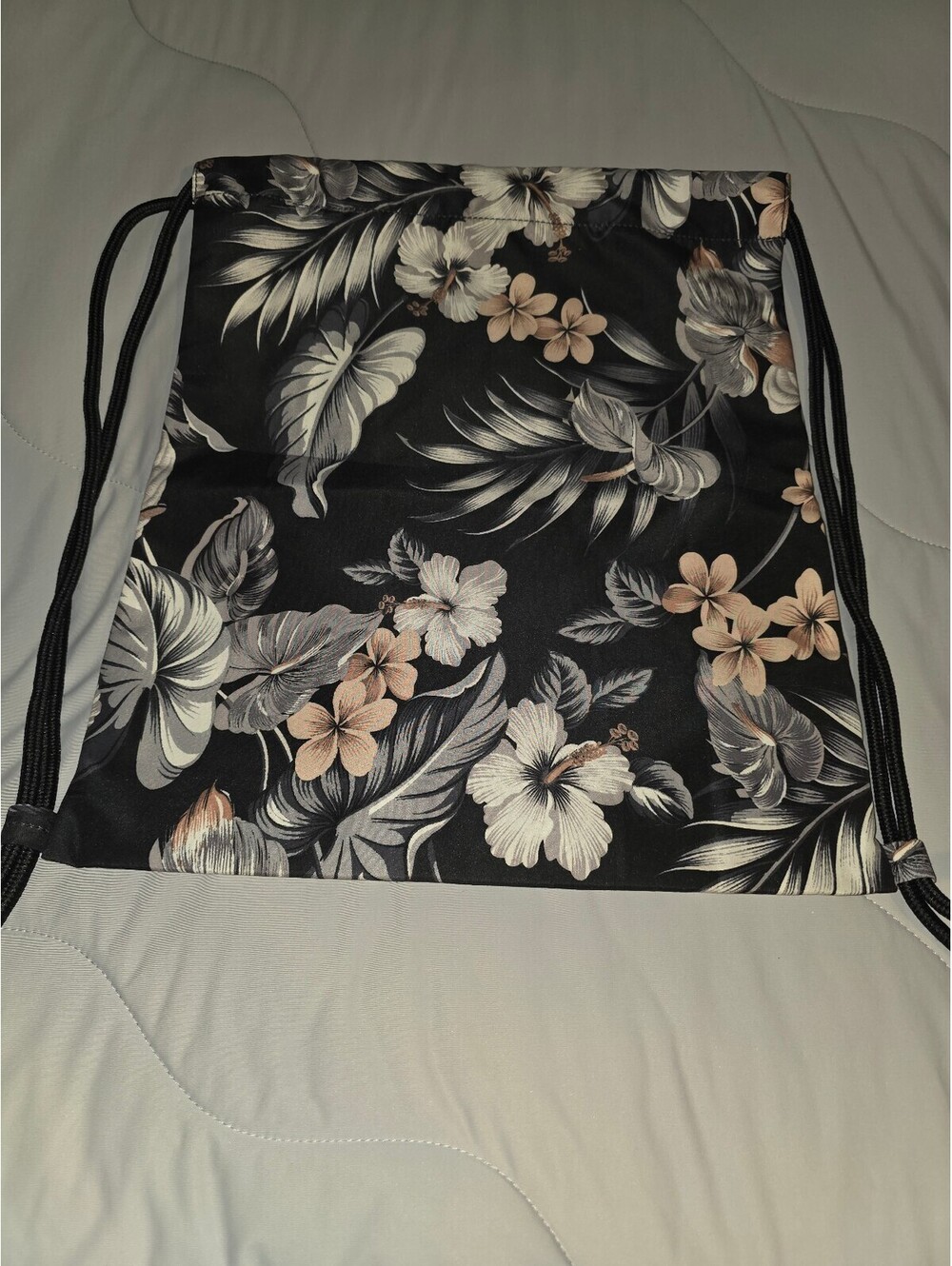 Hawaiian Print Drawstring Backpack - Excellent Condition - Picture 4 of 6